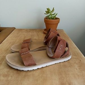 Reef Voyage water proof leather sandals